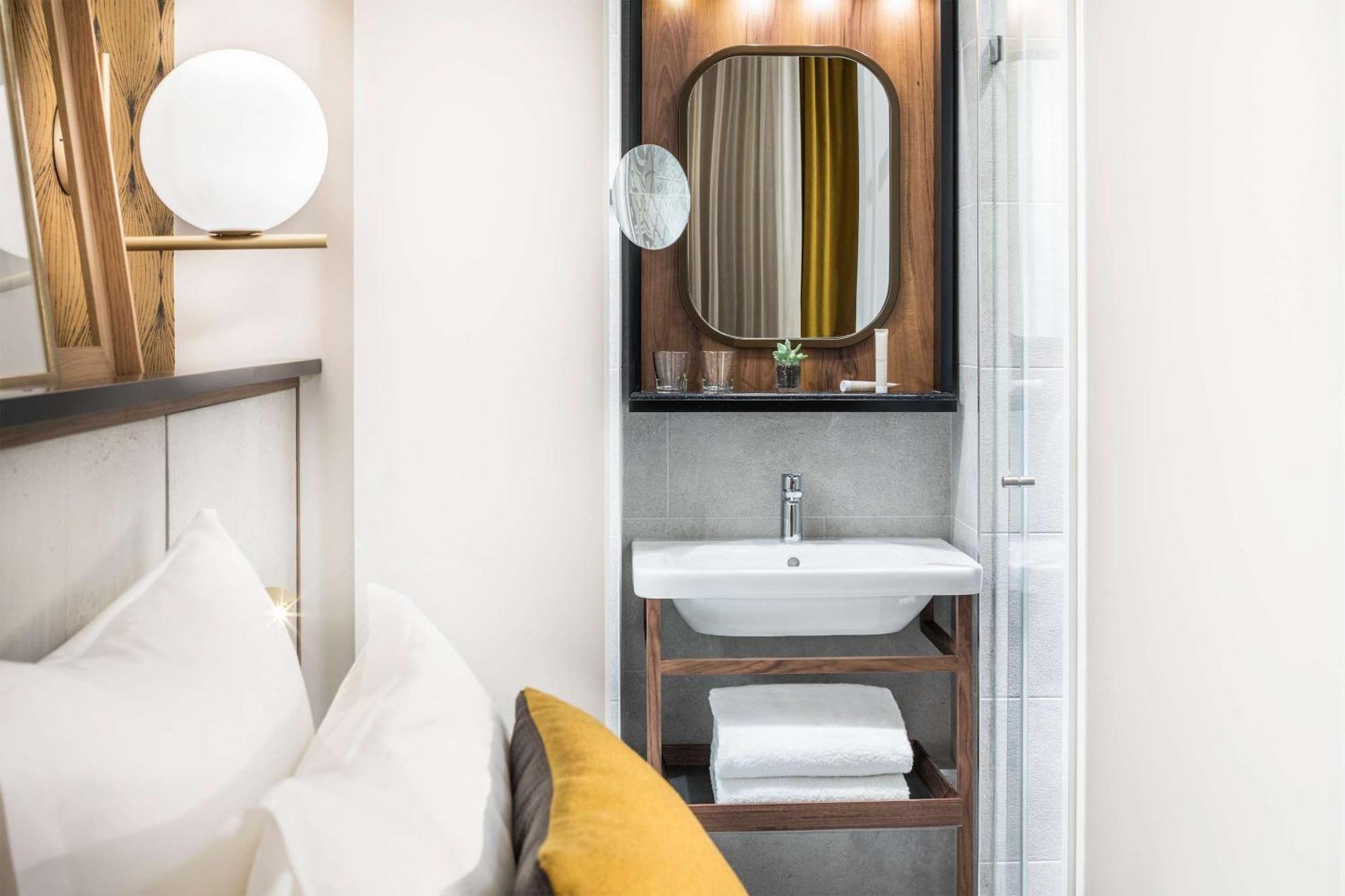Classic Queen Room Spa Access View or Non-Smoking